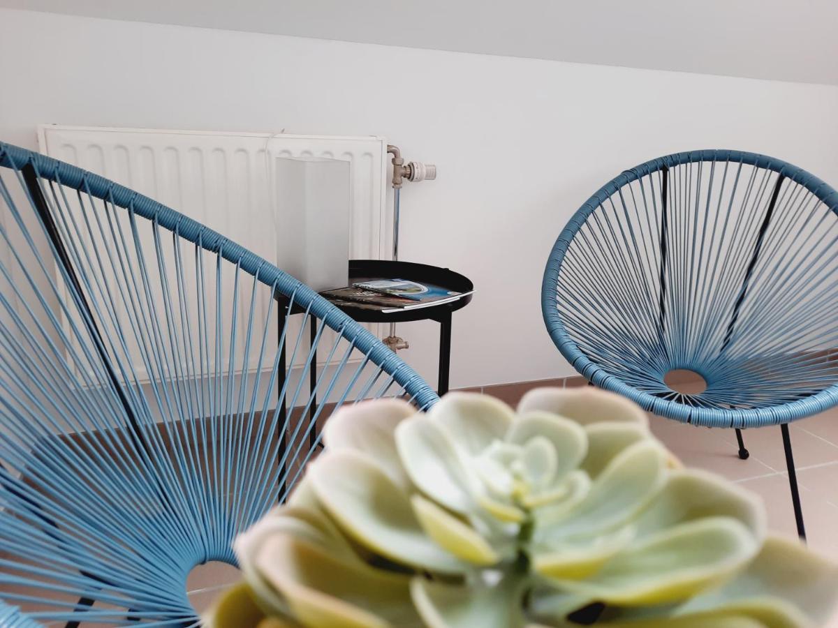 Gite A Bicyclette Dinez Bagian luar foto